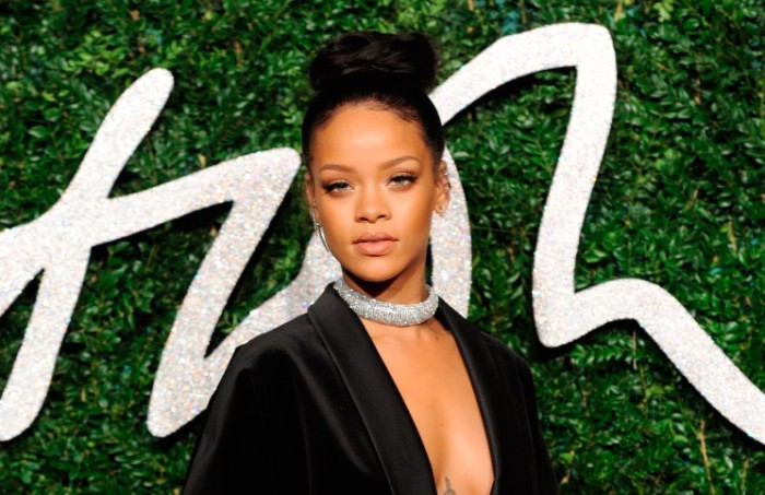 Chaqueta de Rihanna en los British Fashion Awards 2014