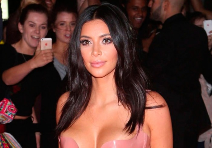 Kim Kardashian con un vestido de latex