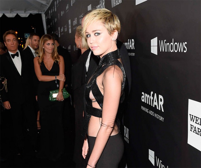 Miley Cyrus vestida de femme fatale