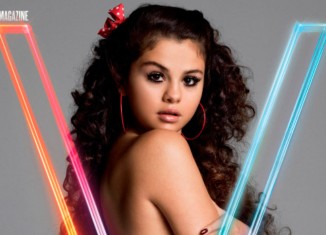 Selena Gómez con sensual topless para V Magazine